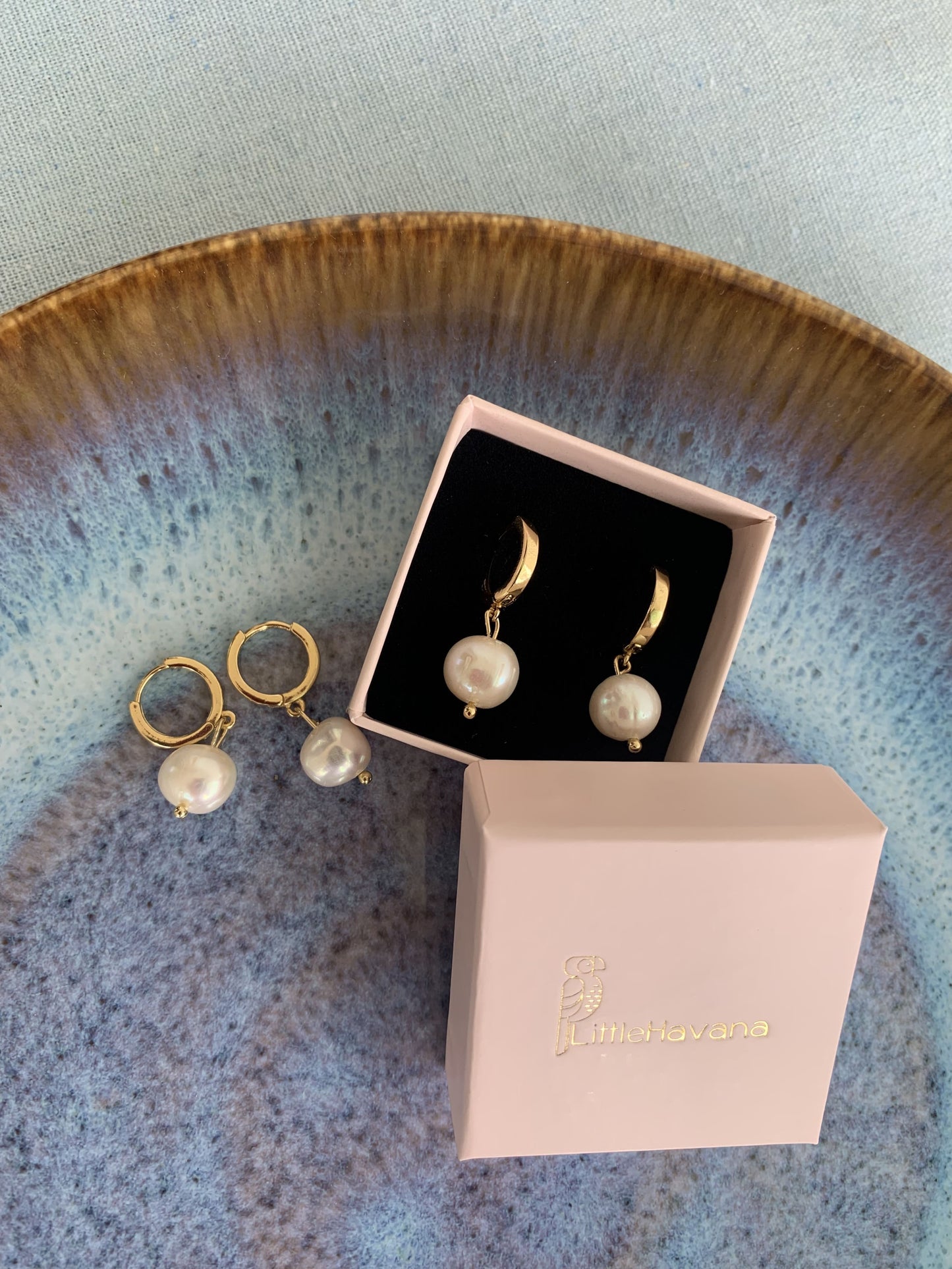 Gold Earrings with Pearls