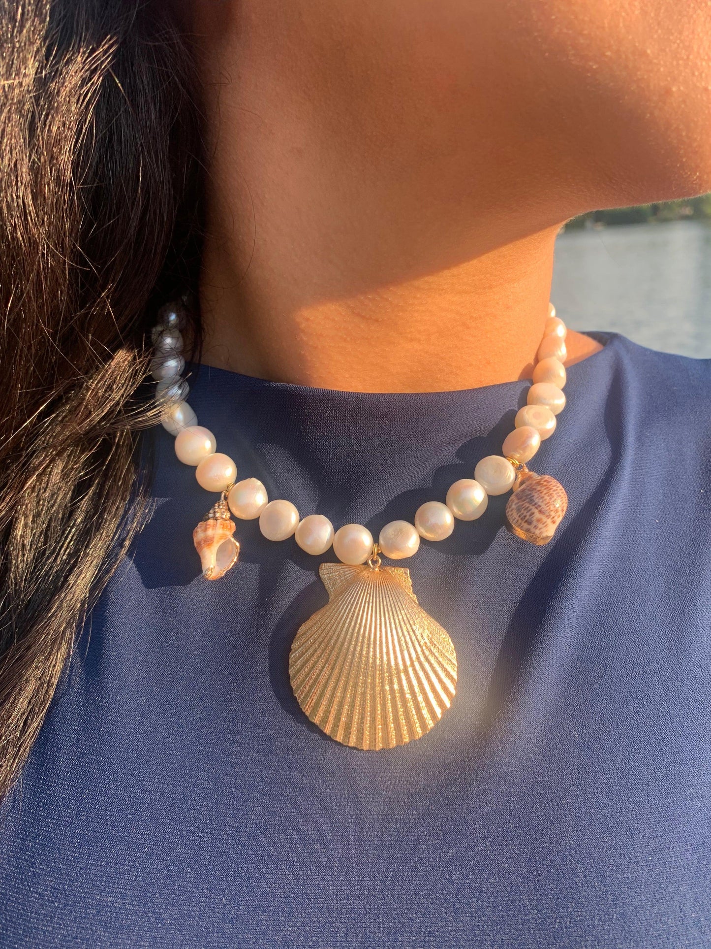 Shell_neckace_golden_pearls