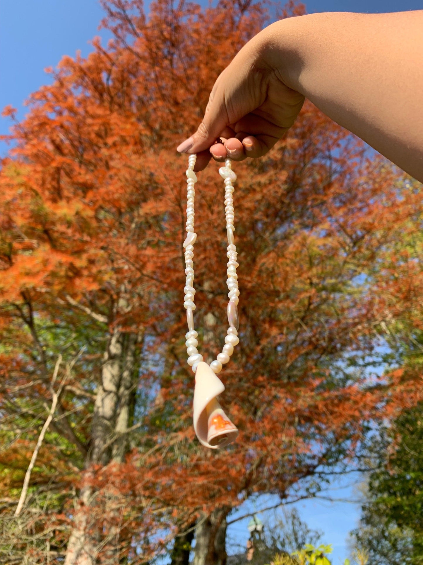 Necklace_freshwater_pearls_with_horn_pendant